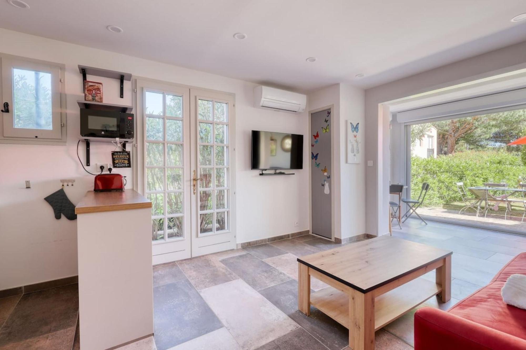 Magnificent Newly Renovated Close To Beach & Swimming Pool Le Lavandou Eksteriør bilde